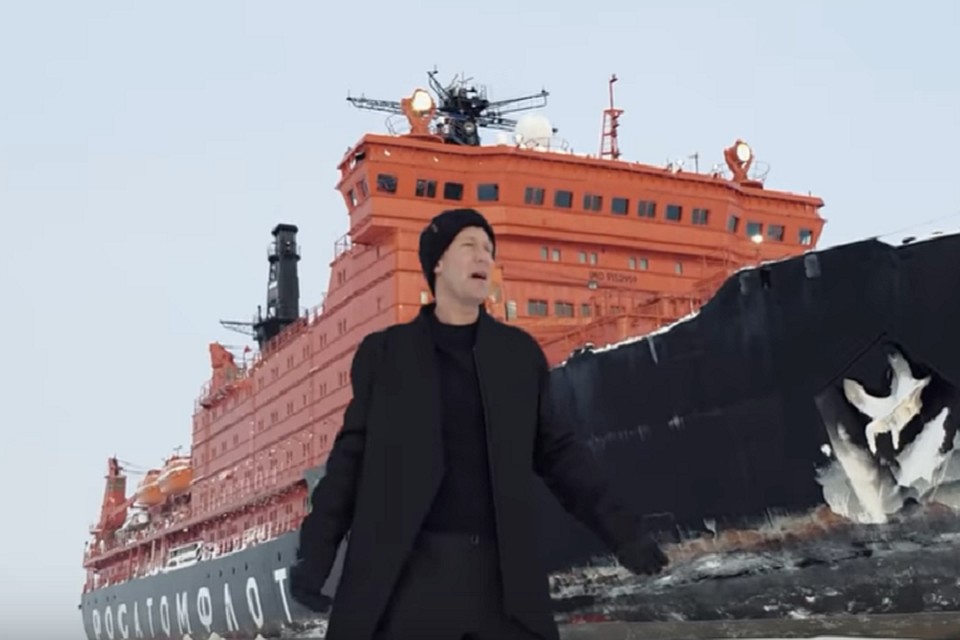 «Мурашки по коже»: Митя Фомин представил клип, снятый на атомном ледоколе в Сабетте Фото: скрин видео