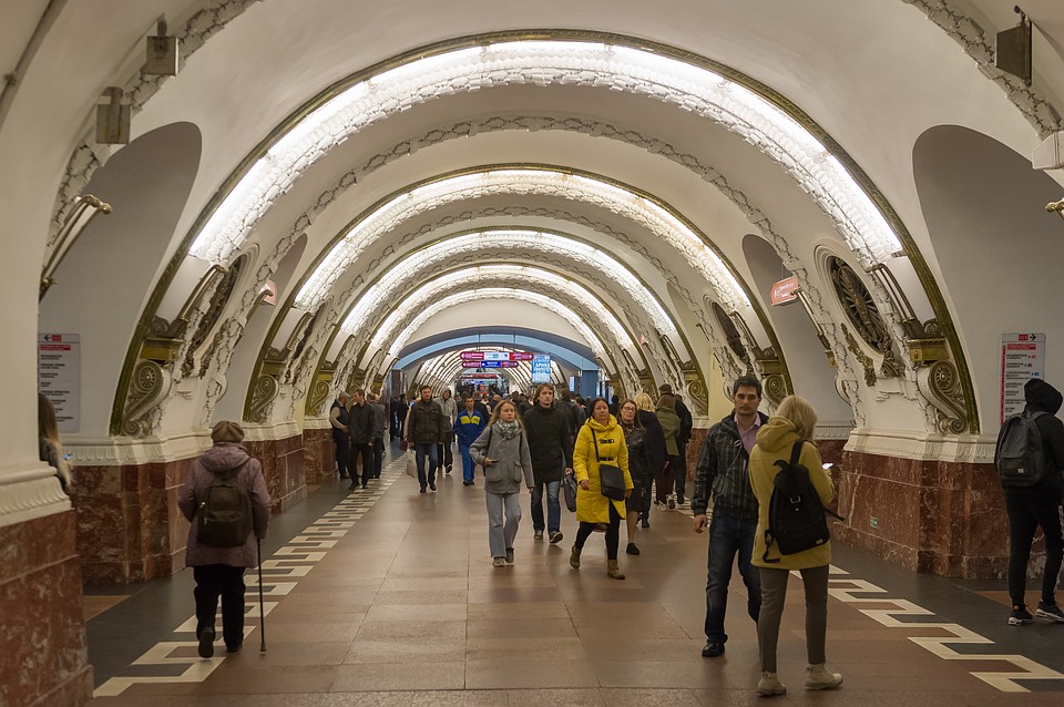 Смольный получил право контроля работы метро
