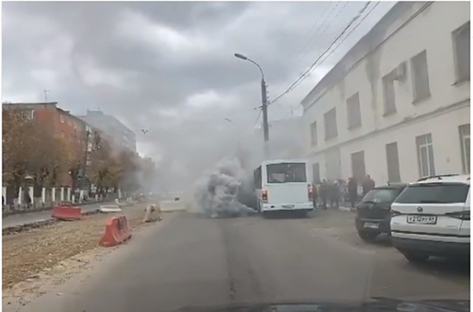 В Твери маршрутка не доехала до места назначения Фото: instagram.com/"Подслушано.Тверь" (скрин видео)