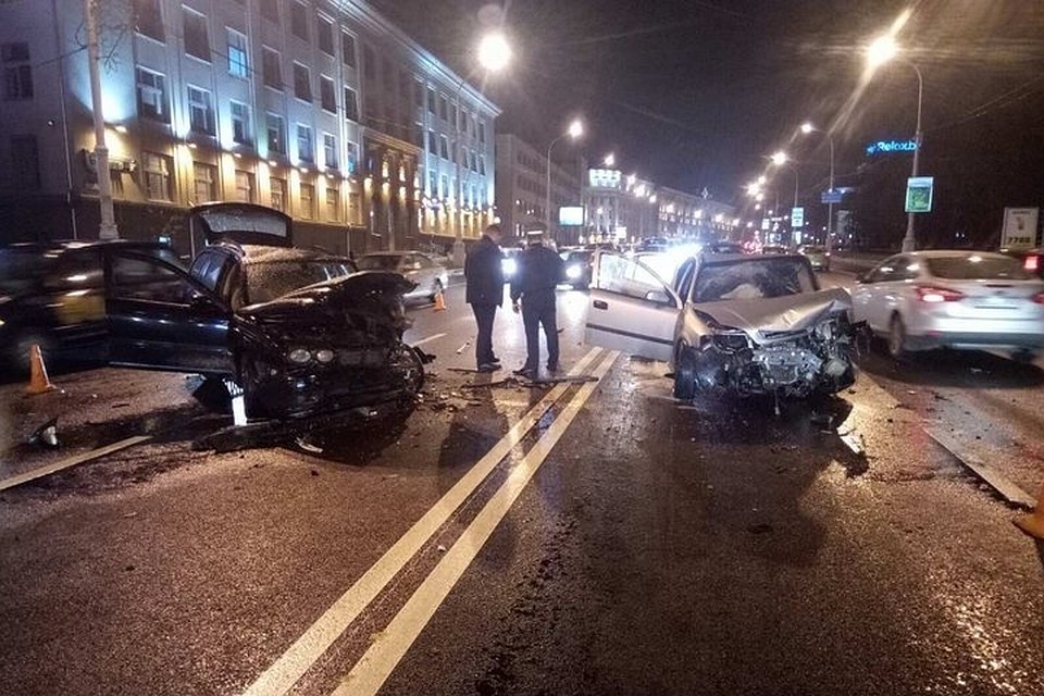 Водитель "Опель" перестраивалась и оказалась на встречке. Фото: ГАИ Минск.