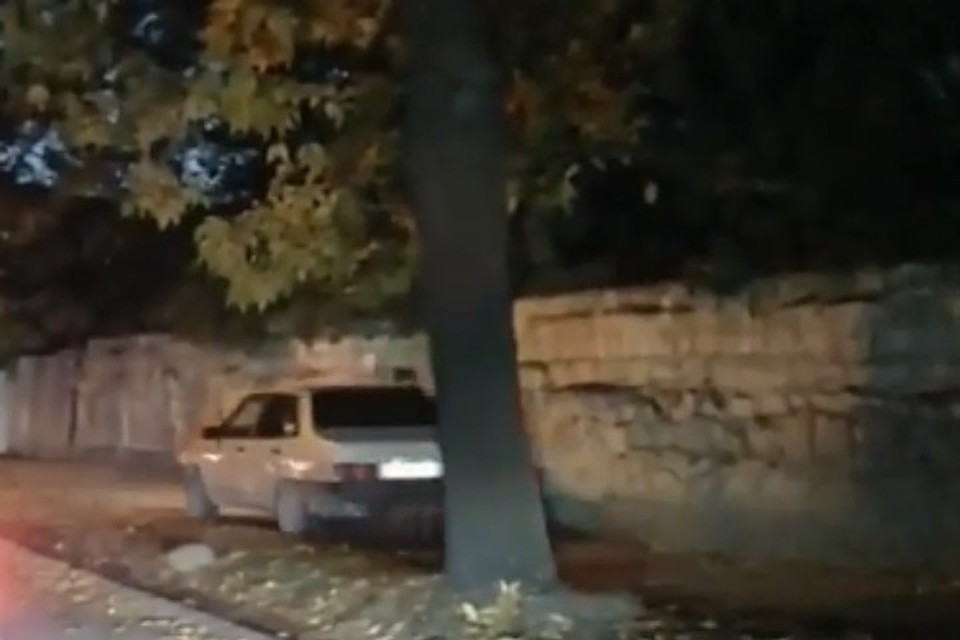 Автохам объехал пробку по тротуару с пассажирами в Нальчике