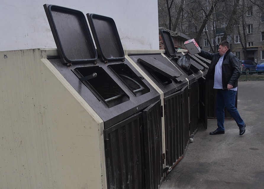В месяц за вывоз мусора мы платим по 2,96 рубля за один квадратный метр