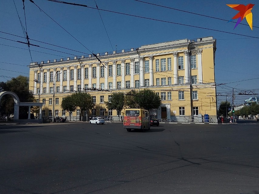 Вспоминая известное: "Все! Снято! Все свободны". Но здание в центре Рязани остается.