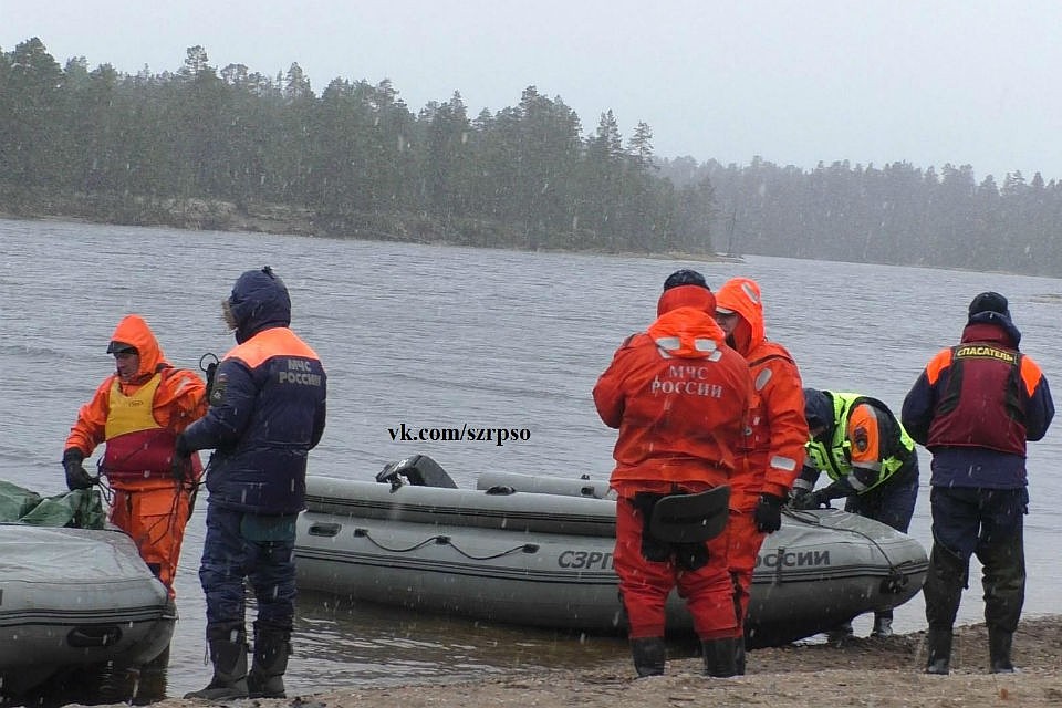 Рыбаки попали в беду в непростых погоднных условиях. Фото: Мурманский АКАСЦ