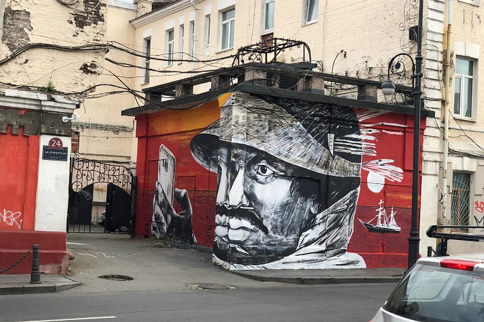 Разглядывая композицию внимательнее, можно заметить на заднем плане шхуну. Фото: Анастасия Воронцова