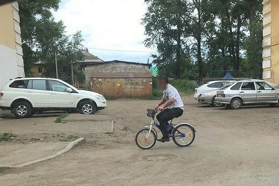 Насильник предложил девочке покататься на велосипеде и завлек в безлюдное место