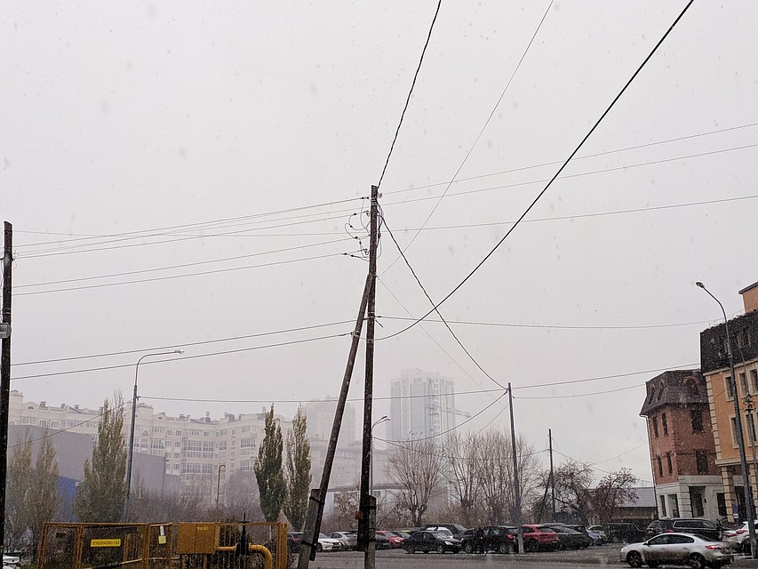 В Тюмени пошел снег.