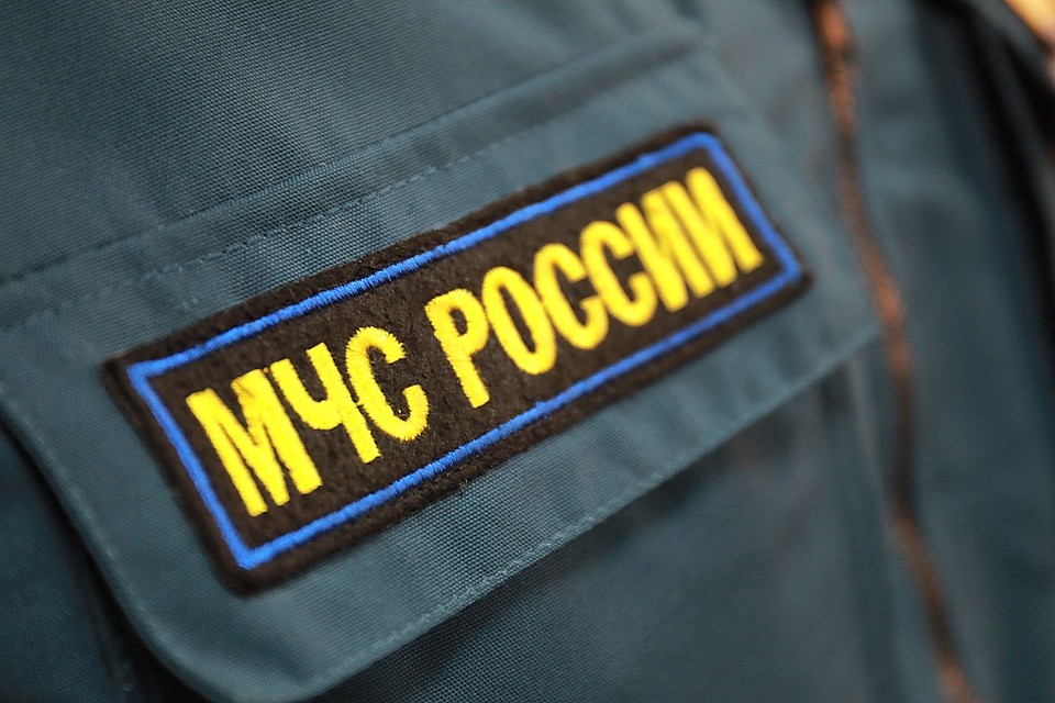 В Красноярске на Красрабе полыхает многоэтажка: загорелась шахта лифта