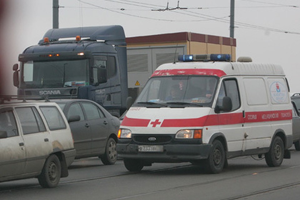В больнице после ДТП оказались водитель и его дочка.