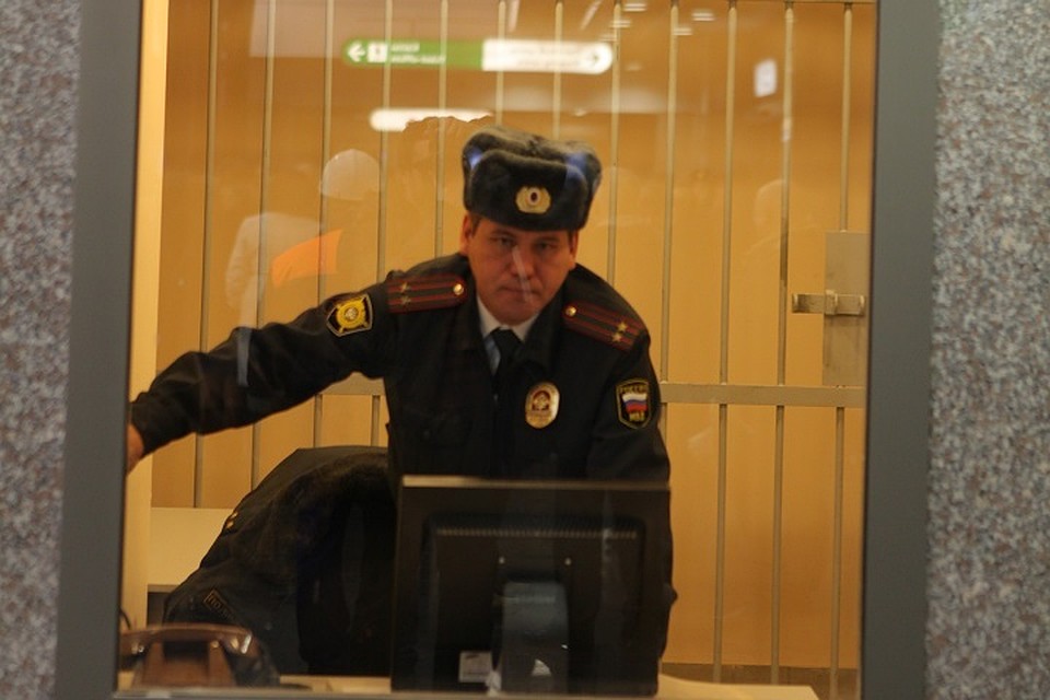 В отделении полиции умерла 32-летняя женщина. Идет проверка.