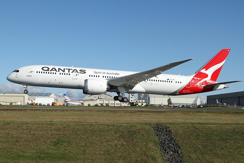 oeing Dreamliner выполнил рейс Нью-Йорк-Сидней, перелетев через Тихий океан и преодолев более 16 тысяч километров. Фото: Nick Dean/wikimedia.org