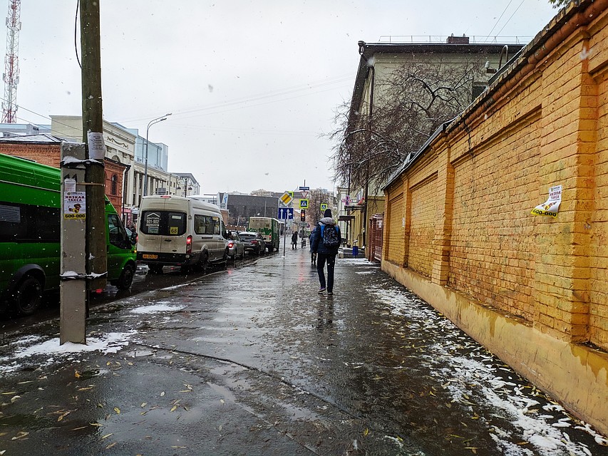 Тюменок просят избавиться от каблуков.
