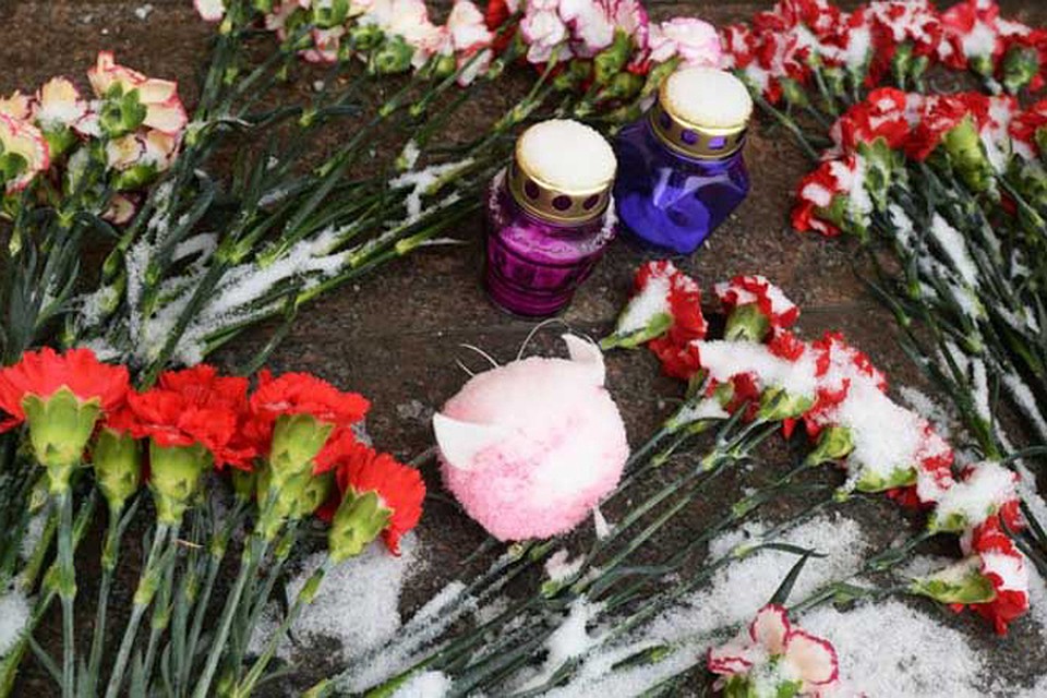 В Горловке похоронили троих девочек, погибших на пожаре. Фото: novosti-tadzhikistana