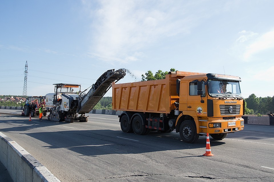 Дорожные работы должны завершить до 25 октября. Фото: gubernator74.ru
