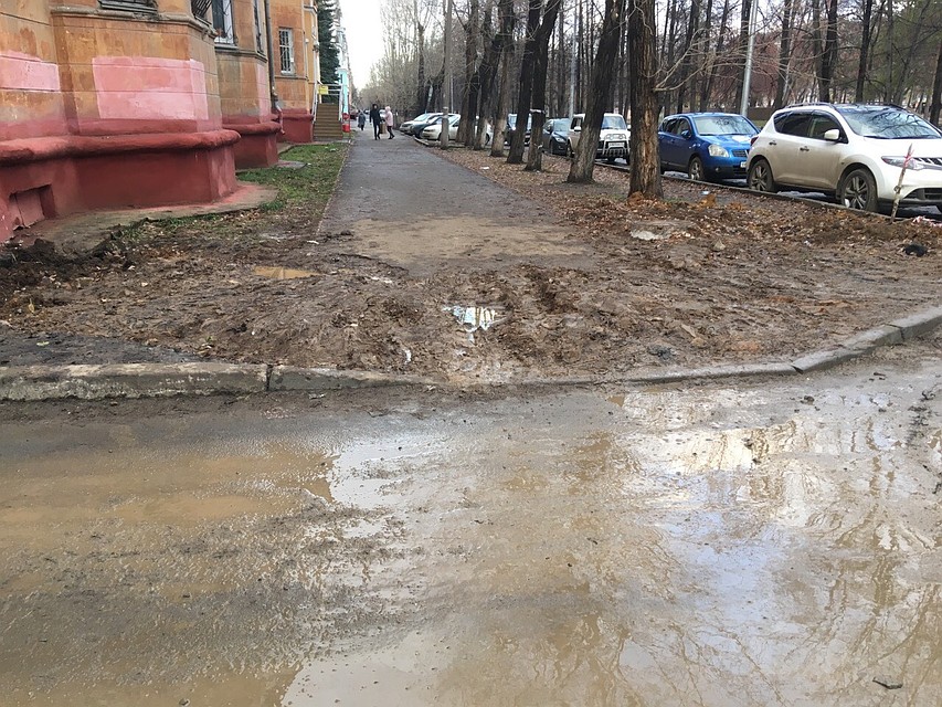 Это пешеходная дорога в Металлургическом районе. Как вам? Фото: «Гражданский патруль»