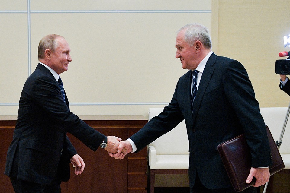 Президент России Владимир Путин и руководитель Федеральной таможенной службы Владимир Булавин во время встречи в Кремле. Фото: Алексей Дружинин/ТАСС