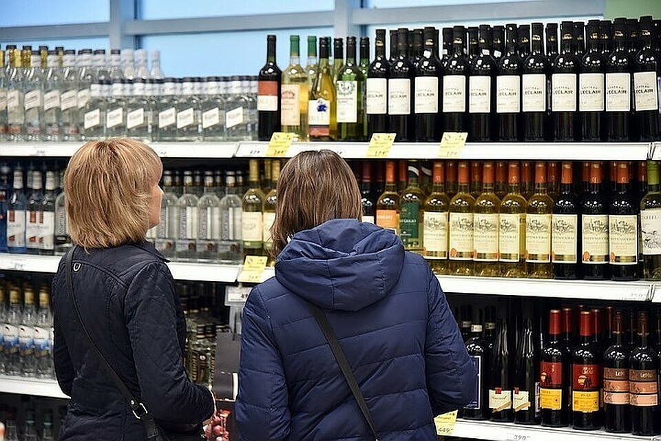 За кражу нескольких бутылок алкогодя троим юношам грозит до семи лет тюрьмы.