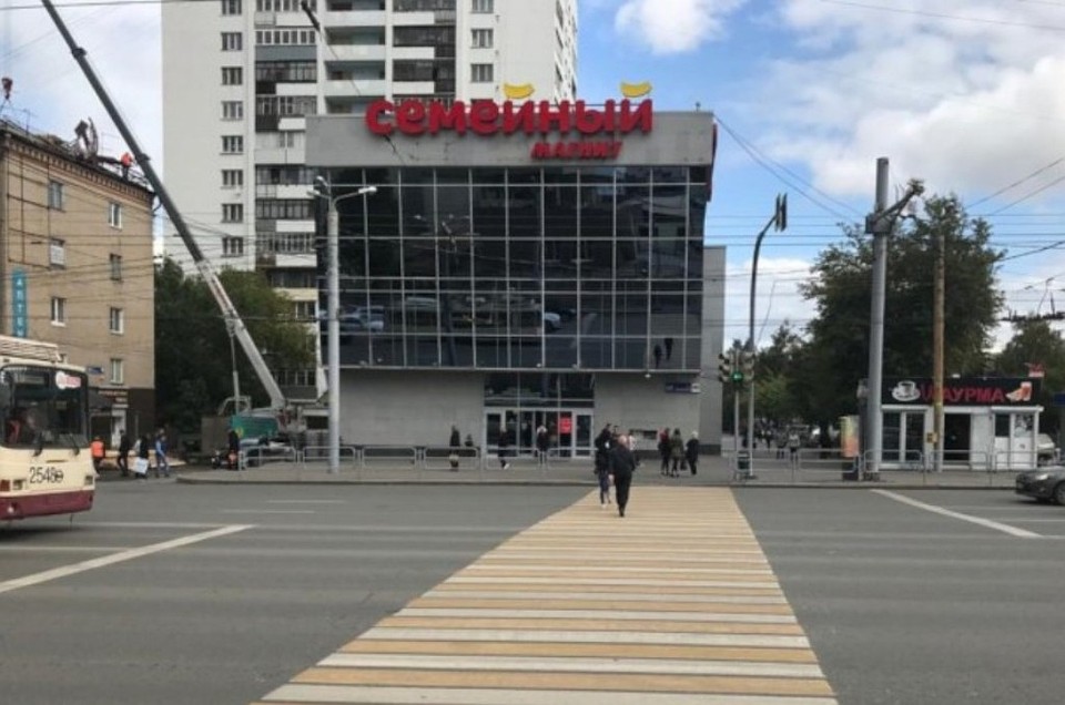 Светофор на перекрестке Ленина - Энгельса вернут на прежнее место. Фото: cheladmin.ru