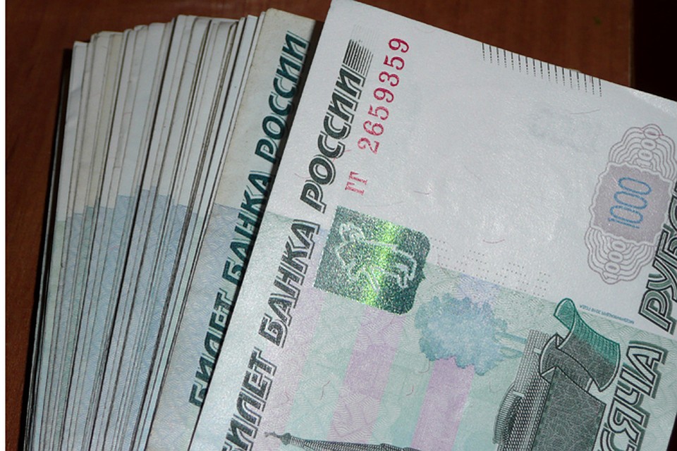Гендиректор крупного тюменского завода не платит подчиненным зарплату.