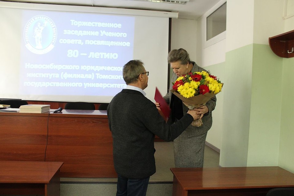С важной датой образовательное учреждение поздравила Общественная палата Новосибирской области. Фото: