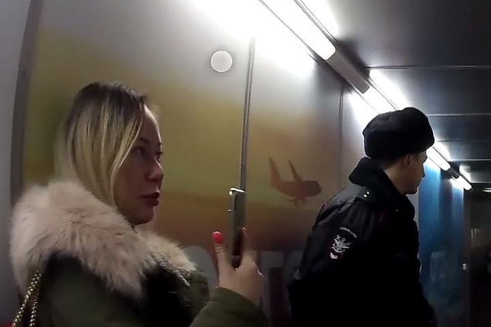 Девушка устроила на борту скандал. Фото: МВД РФ.