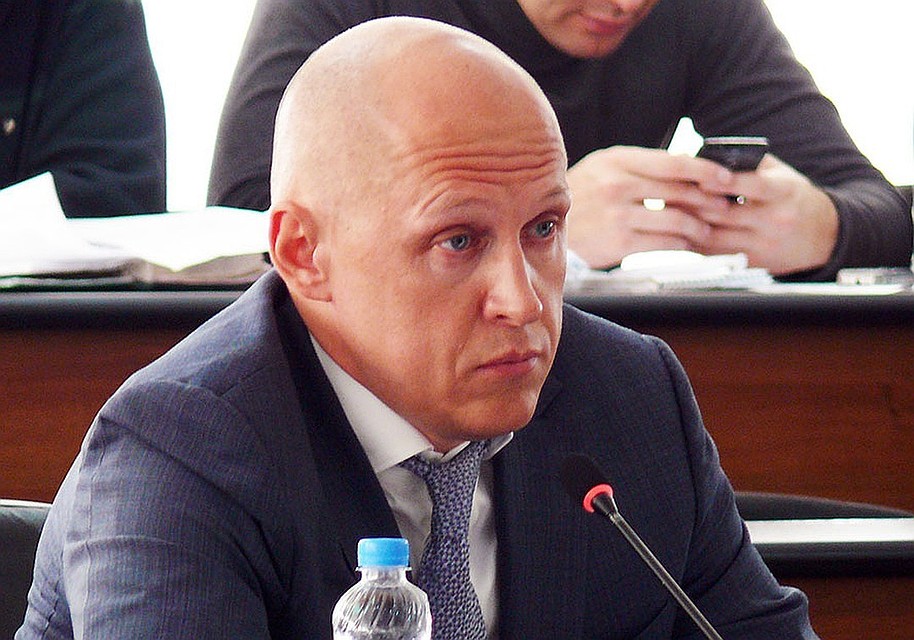 Депутата Евгения Лазарева увезли в больницу из зала суда.