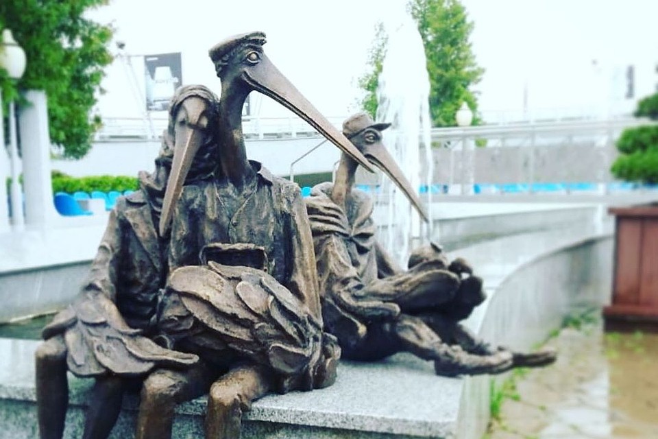 Такая скульптура появилась в аэропорту «Минск». Фото: instagram.com/stas_krukovski