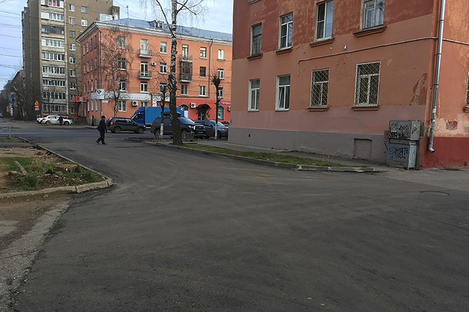 В Твери восстановили асфальт на улице Резинстроя Фото: пресс-служба прокуратуры Тверской области