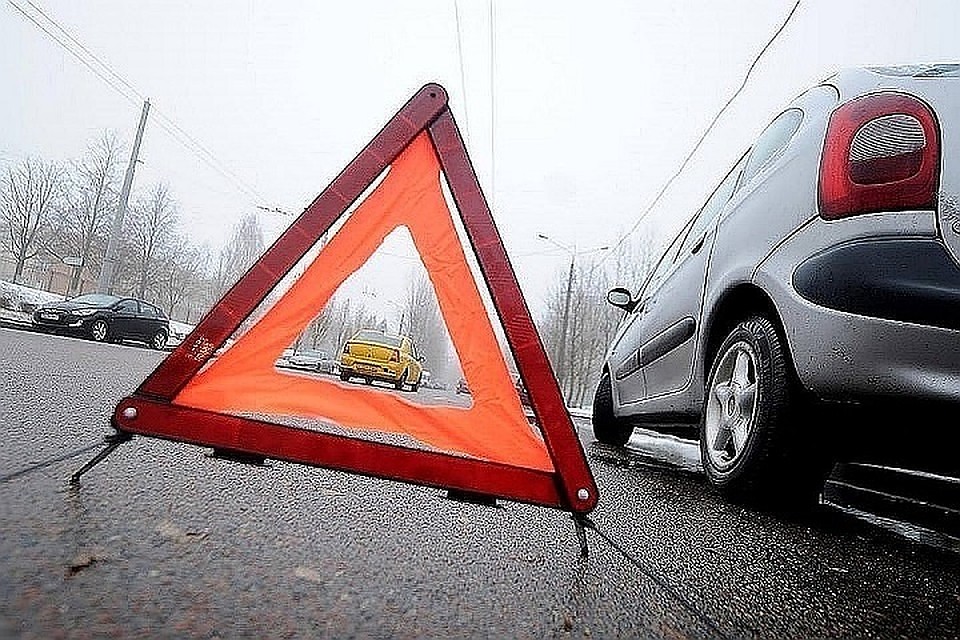 В аварии пострадали двое