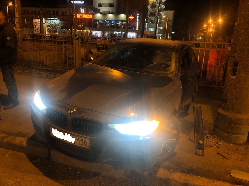 Во всех подробностях аварии будут разбираться полицейские. Фото: «Ночной патруль Самара».