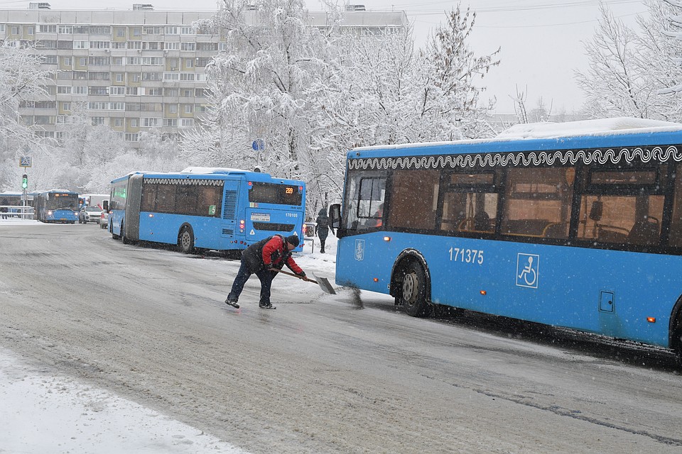 На дорогах застыл гололед