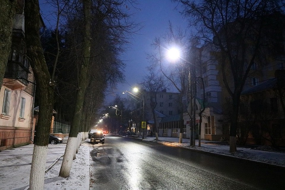 В Брянске активно меняют устаревшее уличное освещение.
