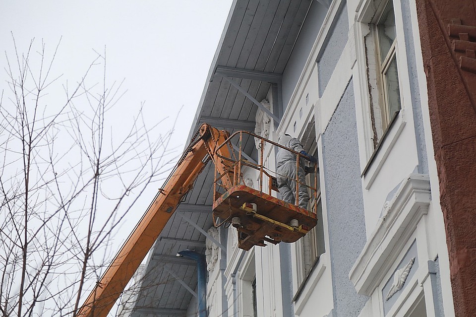 В Красноярске после капремонта двухэтажку покрыли чешуей