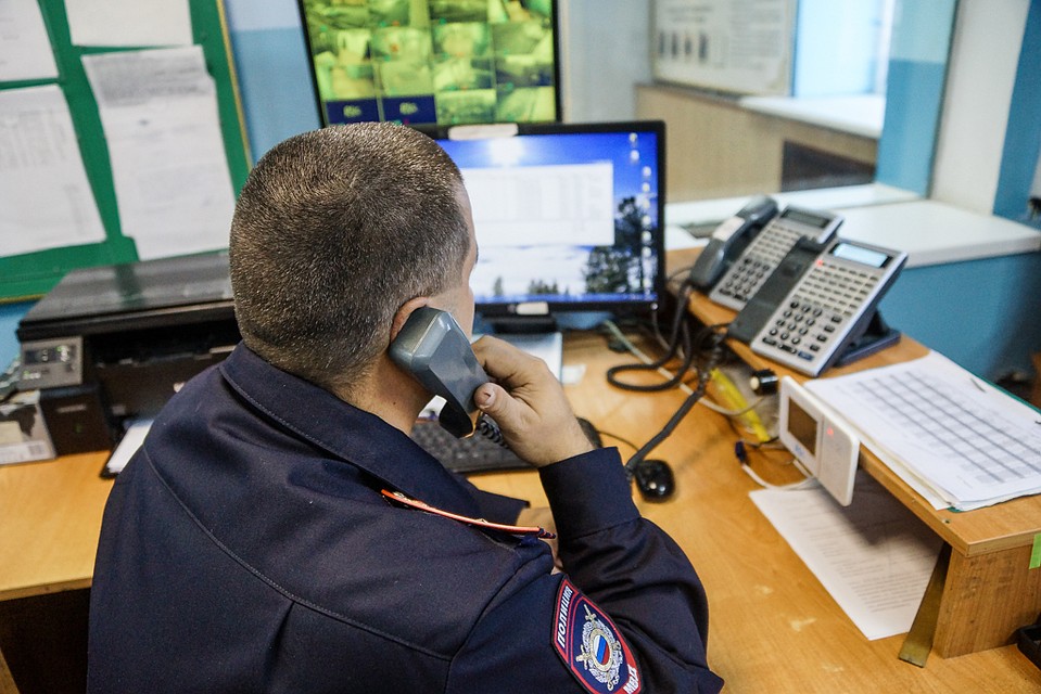 Полицейские помогли успокоить нарушителя