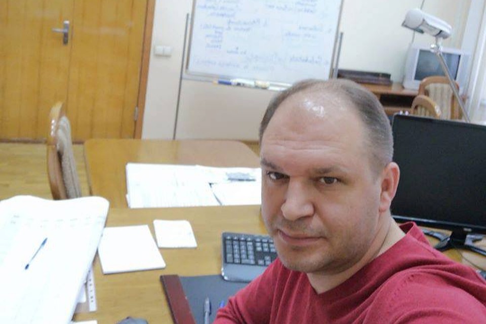 Ион Чебан в кабинете.