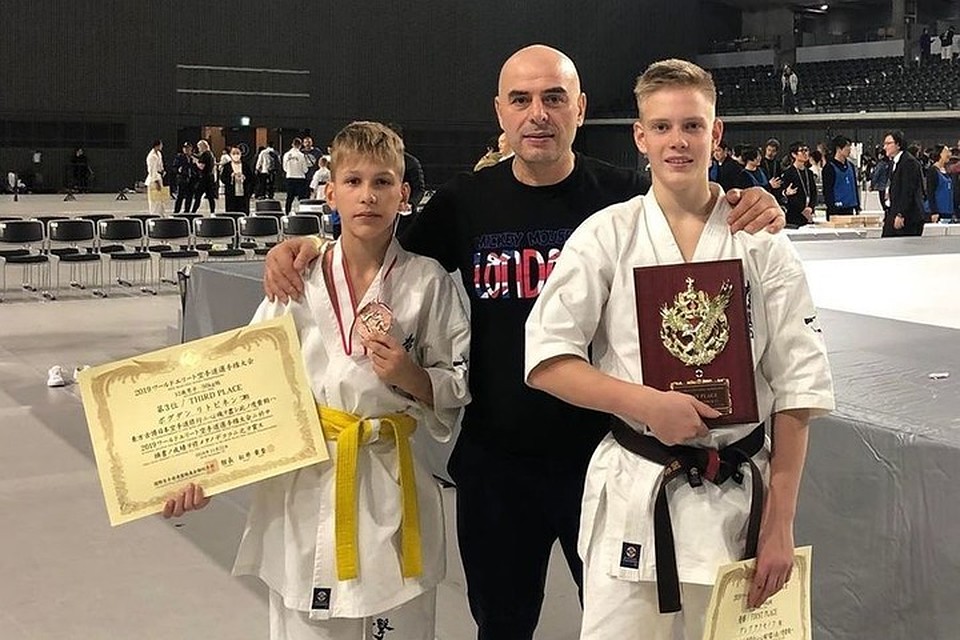 Тренер двух чемпионов - Георгий Козанашвили.