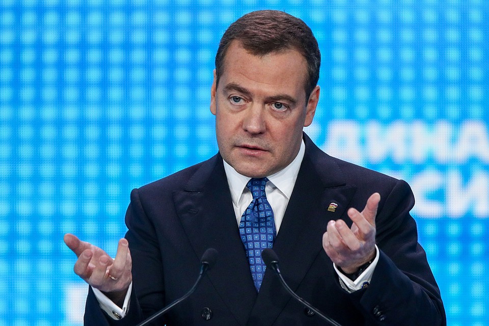 Премьер-министр РФ Дмитрий Медведев уверен, что компенсации, которые выплачивают обманутым дольщикам и другим пострадавшим гражданам, нужно освободить от обложения налогом на доходы физических лиц (НДФЛ). Фото: Сергей Бобылев/ТАСС