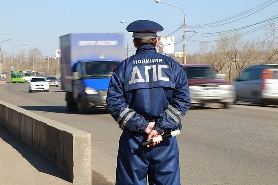 В Краснодаре полицейский на легковушке сбил сотрудника ДПС