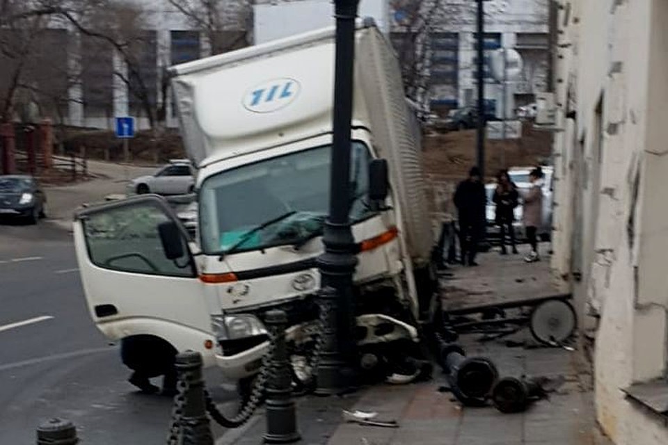 Авария произошла в центре приморской столицы