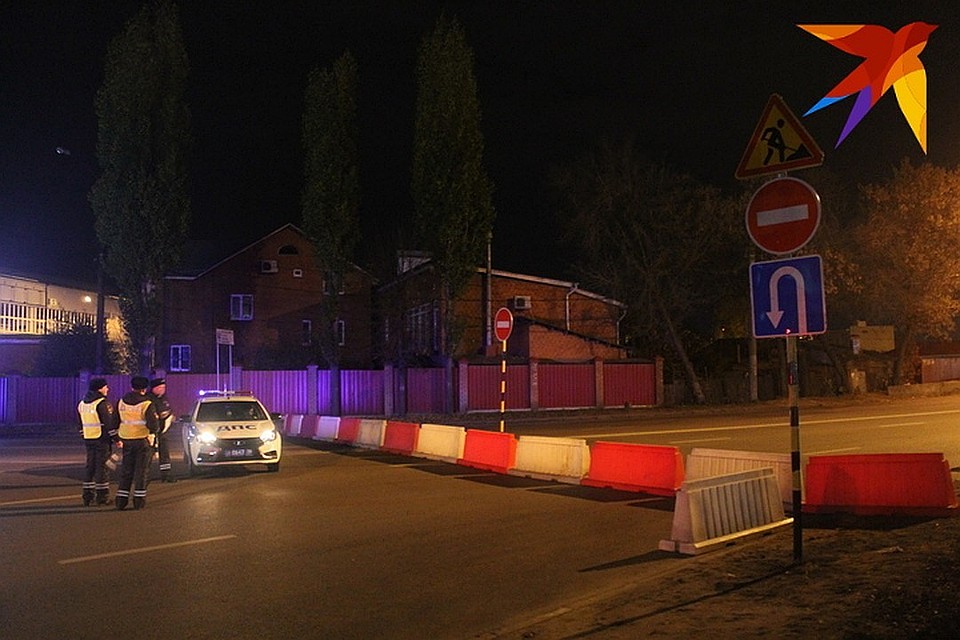 Закрытие моста добавило работы сотрудникам ГИБДД.