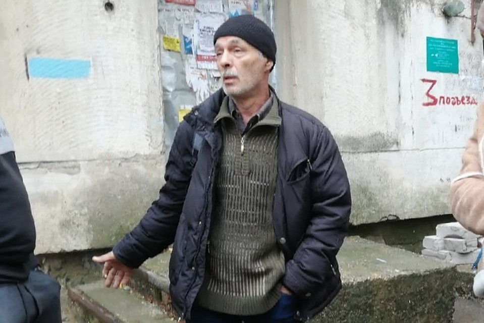 Александр Борисович очень любит своих внуков.