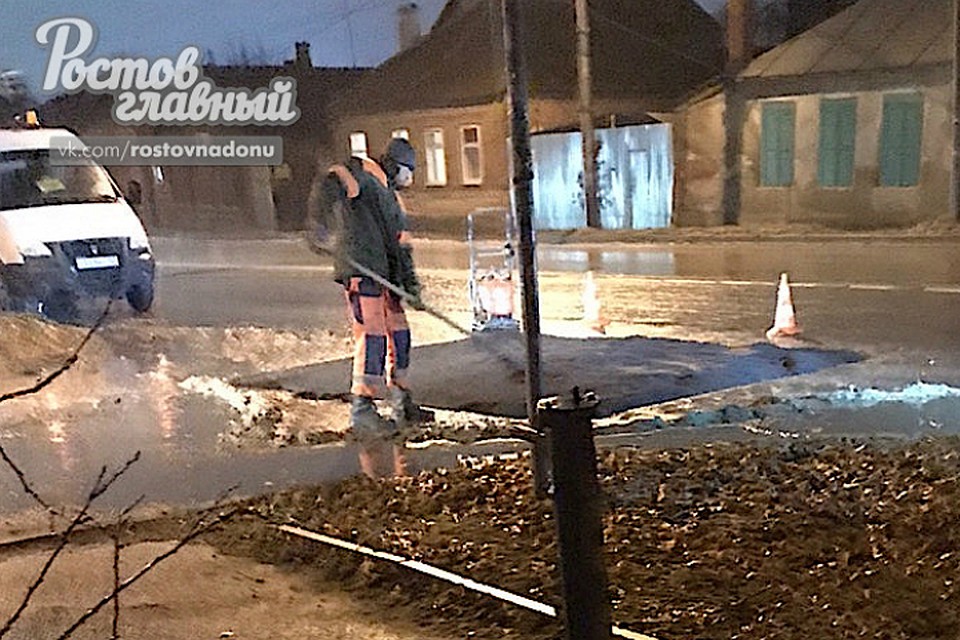 Ростовские дорожники вновь уложили асфальт в дождь