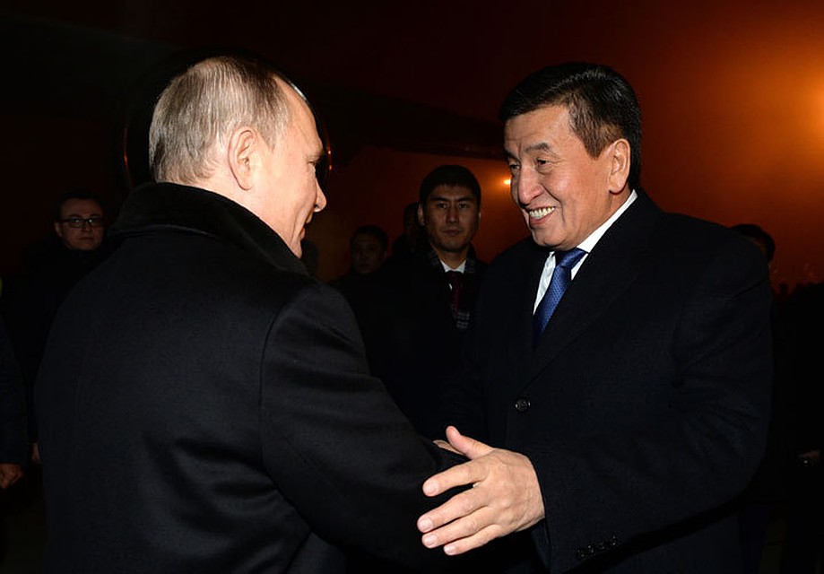 Коллегу в аэропорту встретил Сооронбай Жээнбеков.
