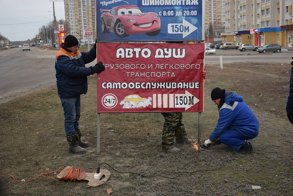 С городских улиц убирают рекламу