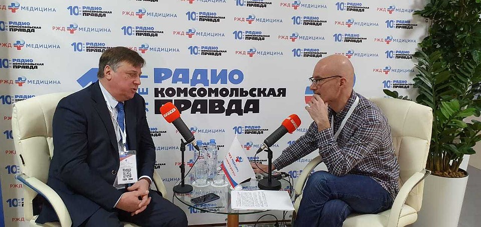 Заместитель генерального директора ОАО РЖД Дмитрий Шаханов в открытой студии Радио «Комсомольская правда».