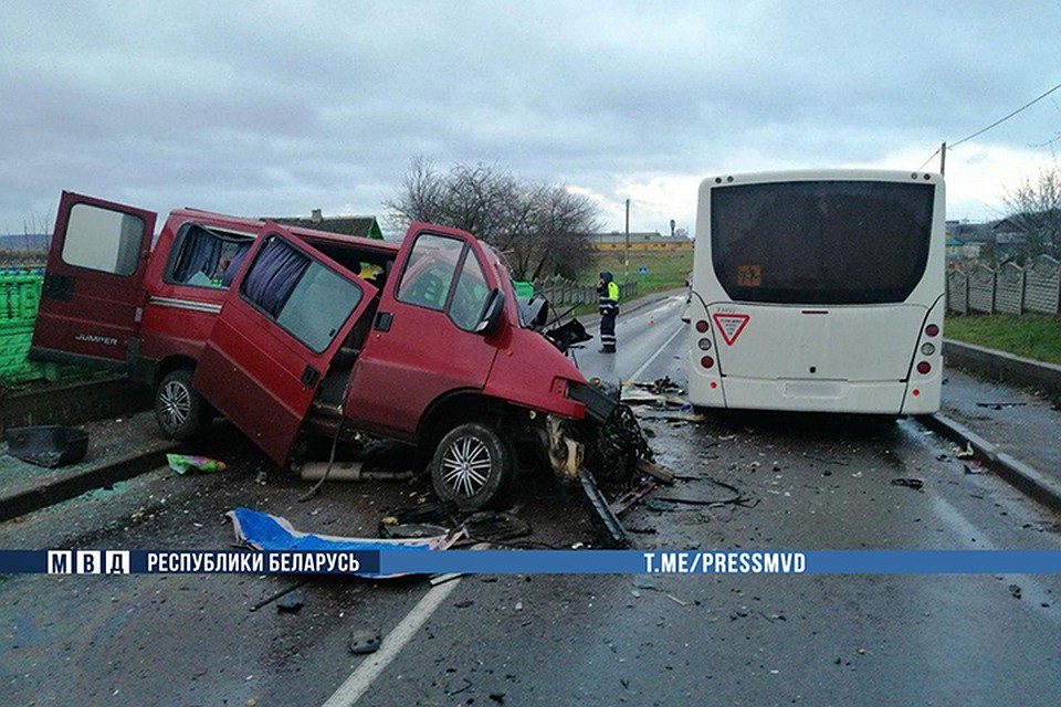 Авария под Молодечно: оба водителя в больнице, пассажиры автобуса не пострадали. Фото: МВД.