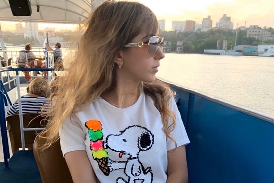 20-летняя Ангелина уехала из дома на своем автомобиле Hyundai Solaris синего цвета с черной крышей.