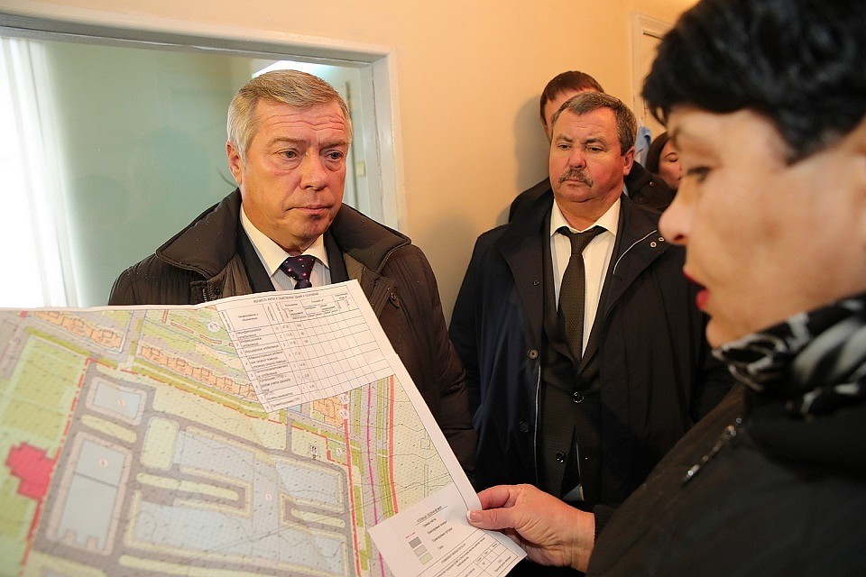 Глава региона лично оценил сложившуюся в инфекционной больнице. Фото: donland.ru