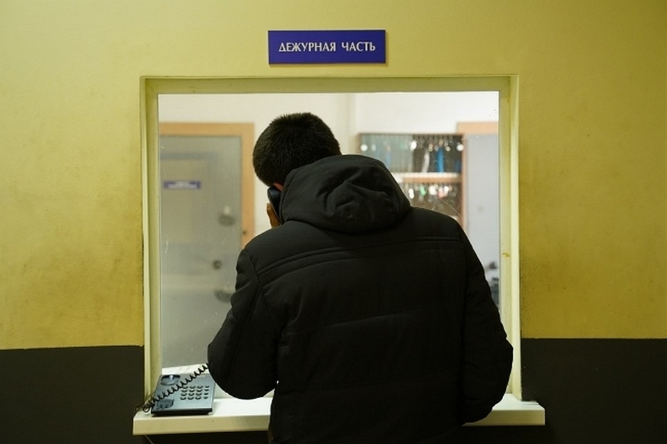 Парня доставили в отдел МВД