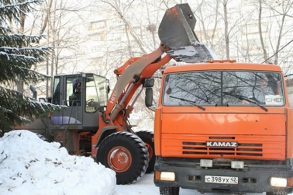 На нескольких улицах Кемерова запретили парковку из-за вывоза снега. Фото: Администрация города Кемерово